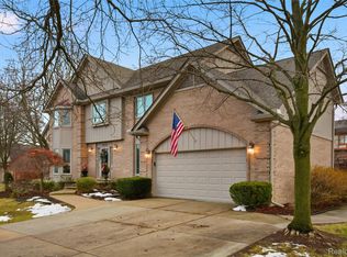 30285 Fox Club Dr, Farmington Hills, MI