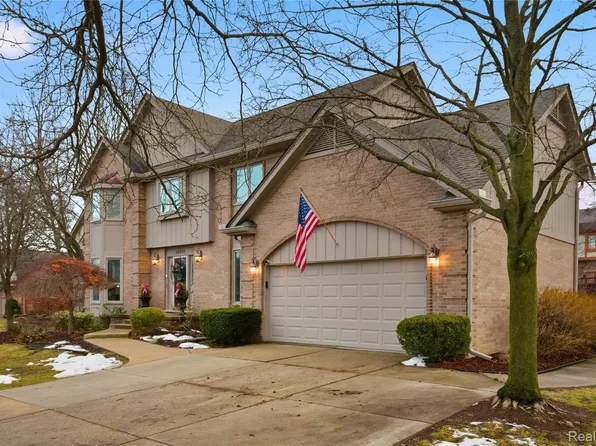 30285 Fox Club Dr, Farmington Hills, MI 48331