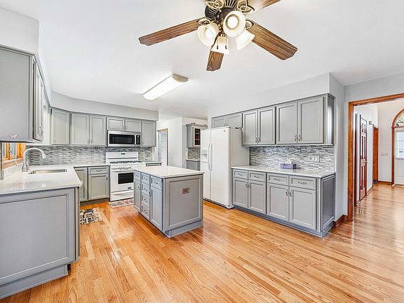3rd image of 2373 Waterbury Cir