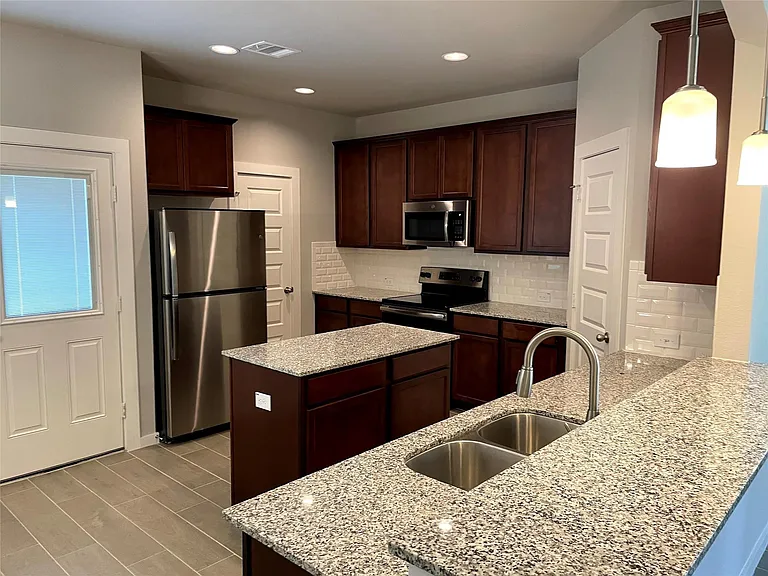 101 Wickersham St #B — Photo 6