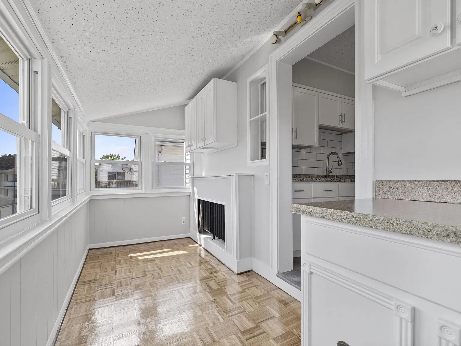 7 bed, 2222 sqft, $8,750 — Photo 4
