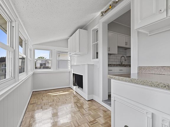 4th image of 14 Windsor Rd #3