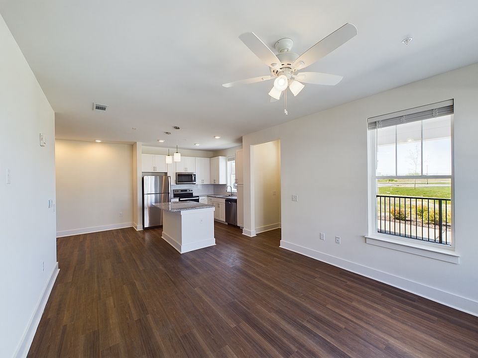 2nd image of 770 Victory Ln #9-104