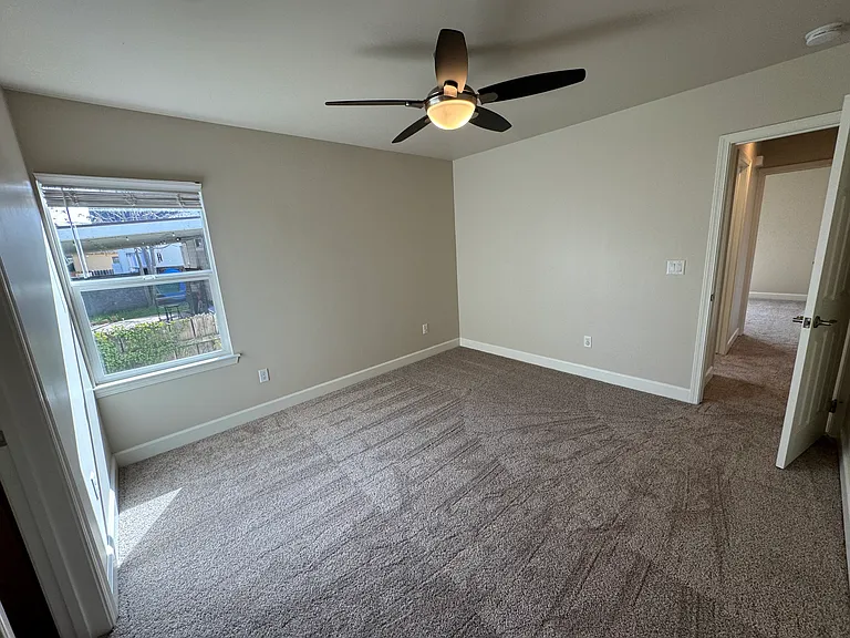 2036 Oak St #1 — Photo 10