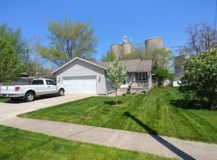 101 E Wood St, Colfax, IL 61728