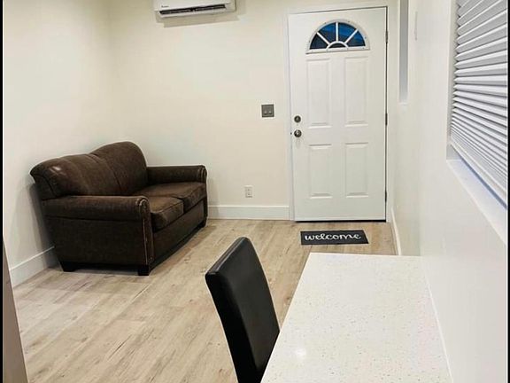 4th image of 5207 Canoga Ave #5207