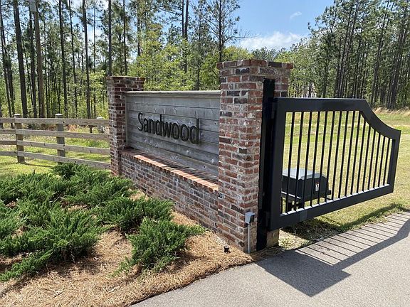 <p>landscaped gate</p>