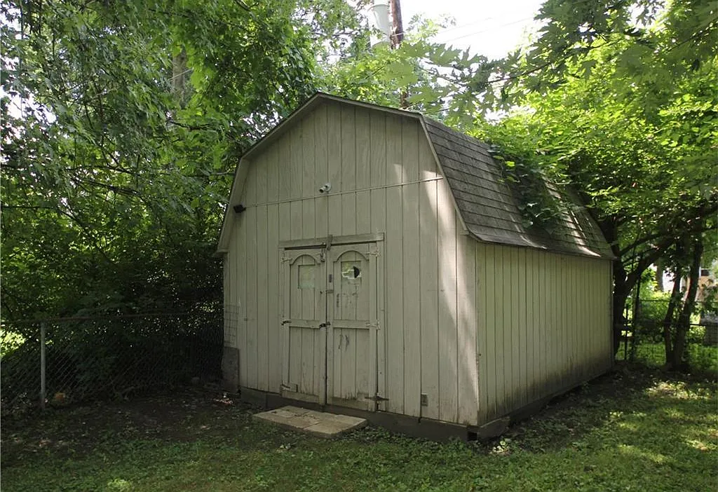 Spacious 3 bedroom in Wayne Township — Photo 4
