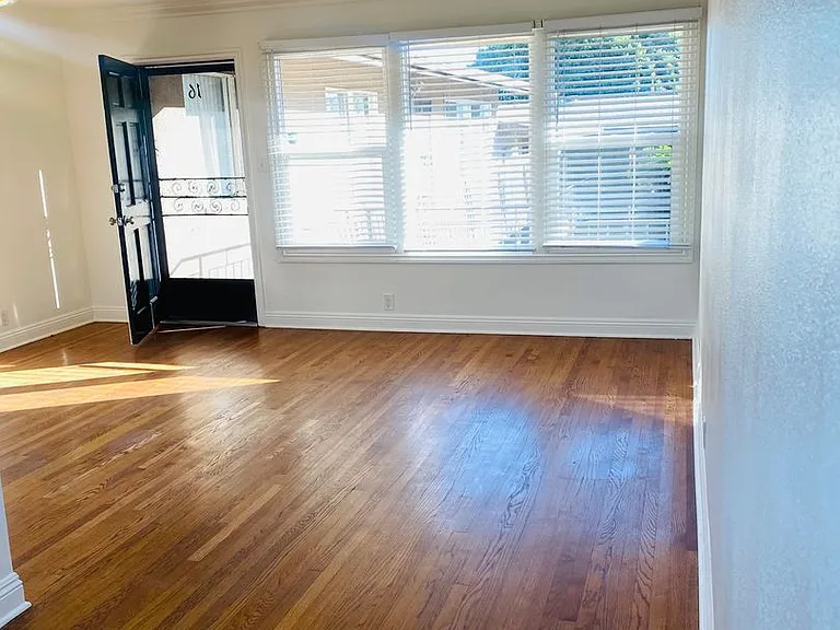 1023 E 1st St #16 — Photo 5
