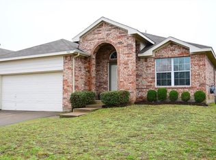 904 Plumeria Dr, Arlington, TX 76002