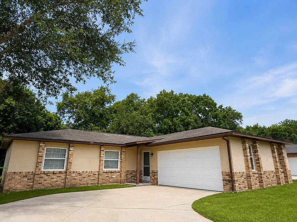 2526 Christine Dr