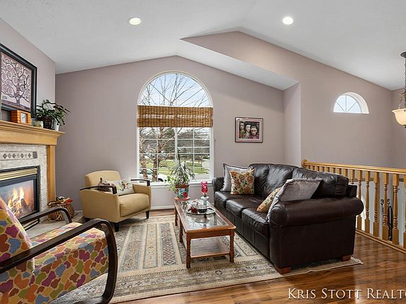 4th image of 575 Sunbrook St SE