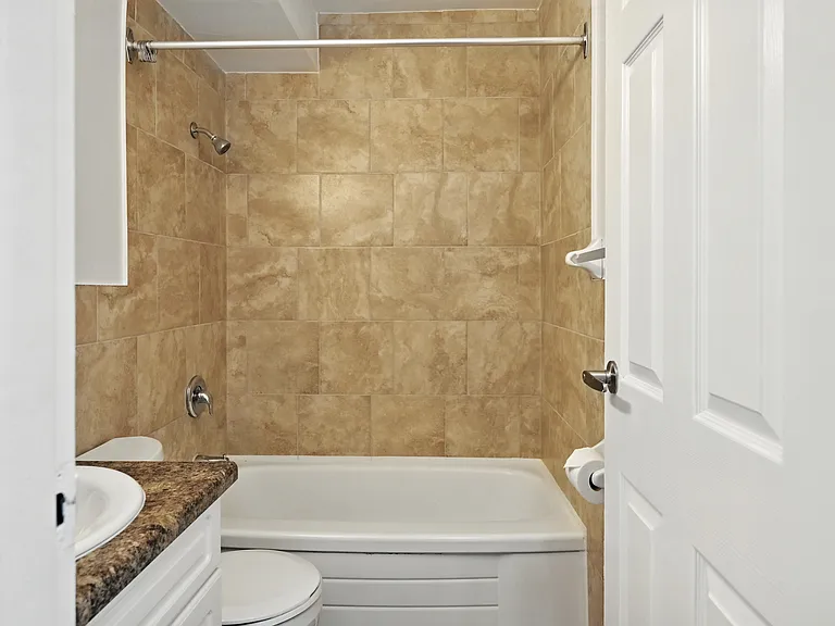 42 Herkimer St — Photo 10
