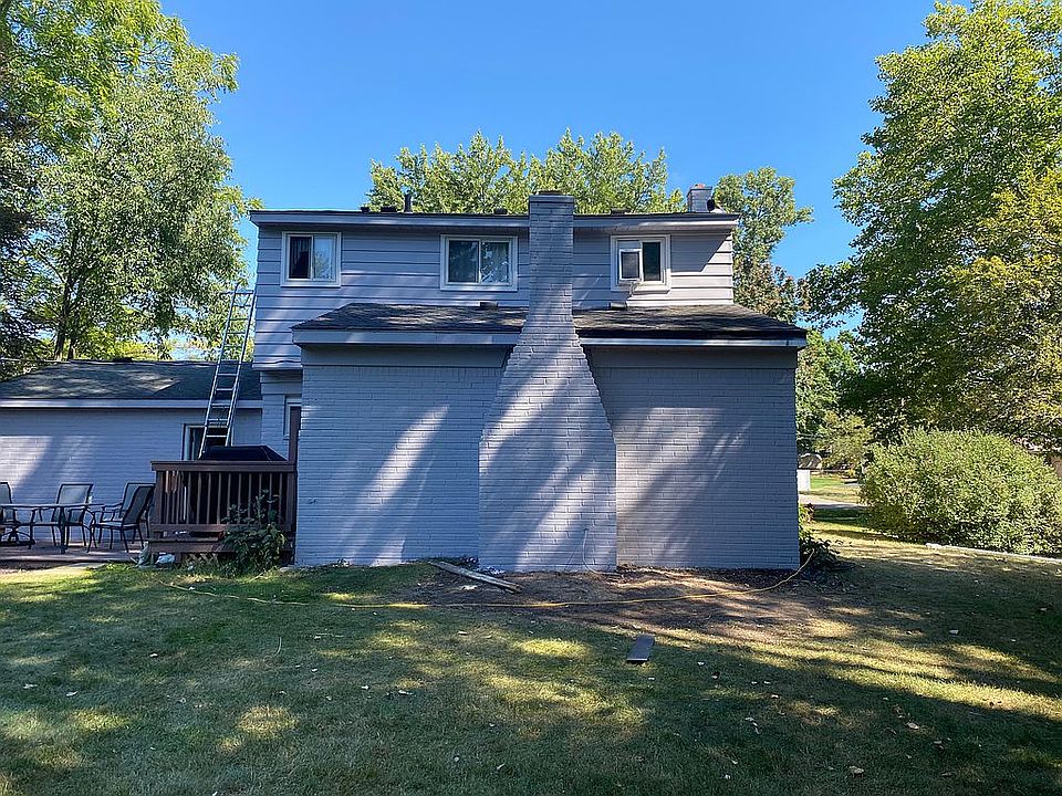 2nd image of 2572 Saint Joseph St