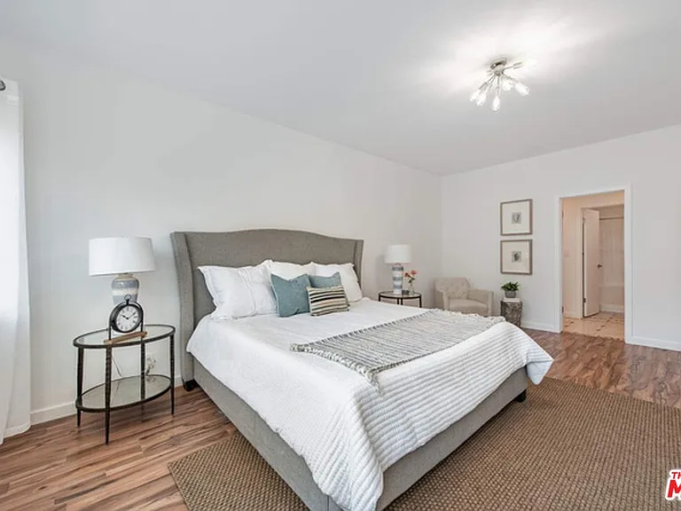5139 Balboa Blvd #203 — Photo 10
