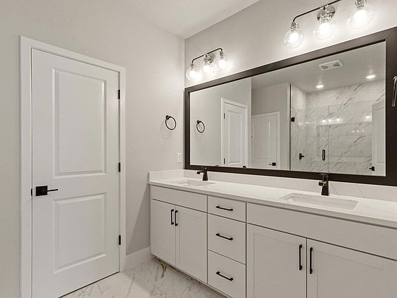 The Waterway - Owner s Bath