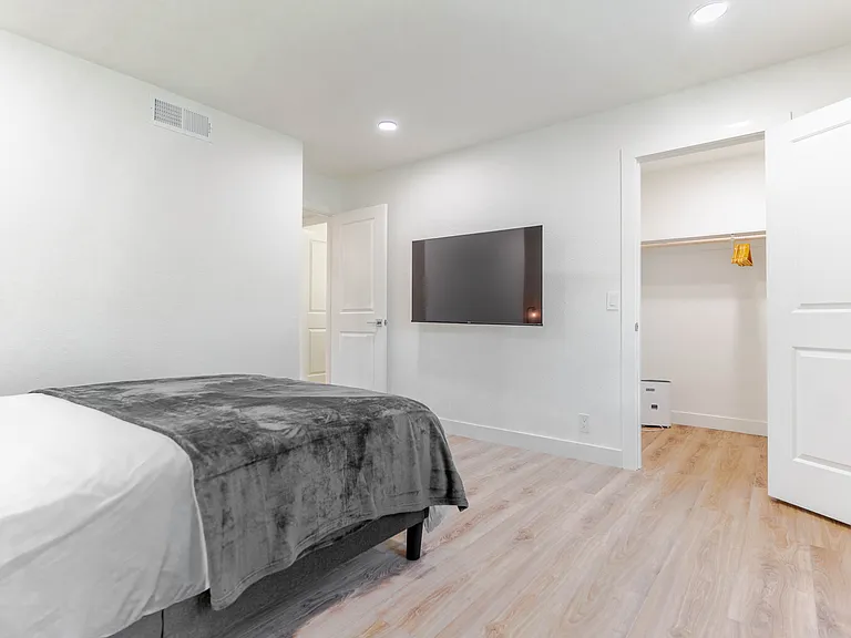 4940 Pasadena Ave #B — Photo 17