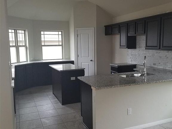 4th image of 18019 Lungo St