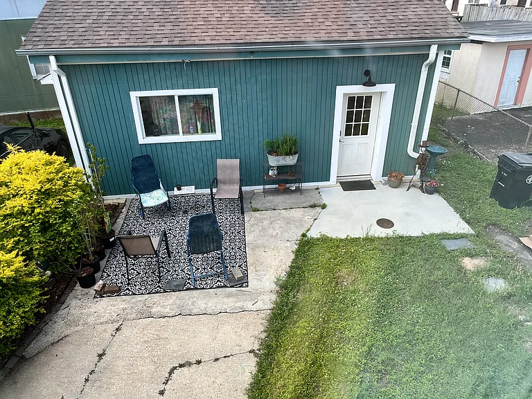 2052 Florida Ave — Photo 16