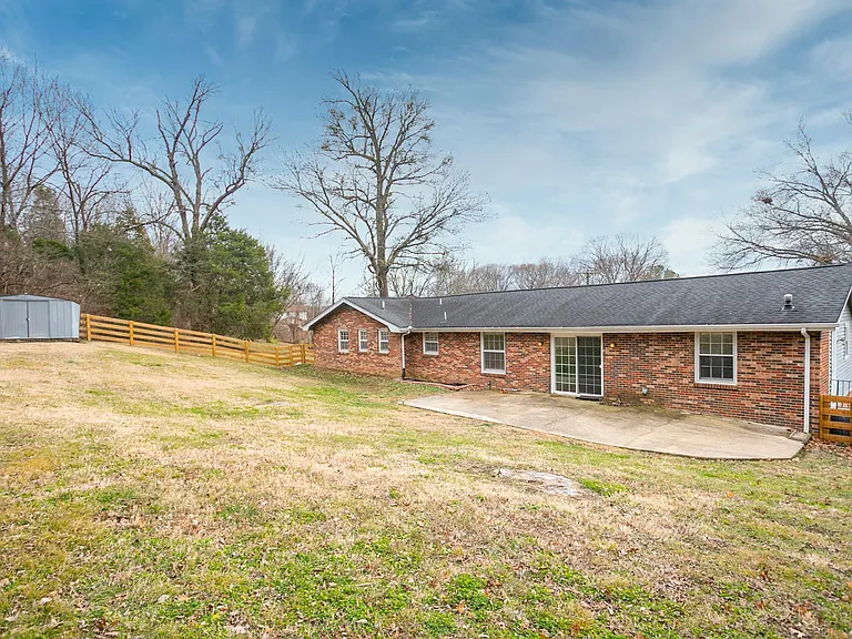 610 Ashley Ct — Photo 47