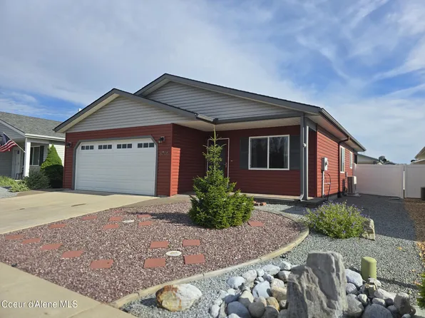 8706 W Sawtooth St, Rathdrum, ID 83858