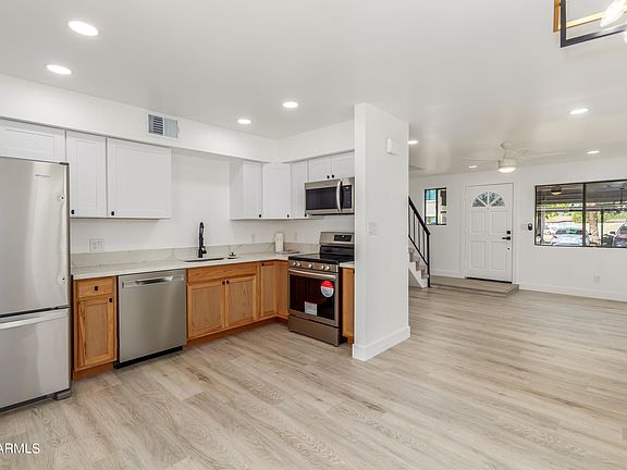 2nd image of 2201 E PINCHOT Avenue #20