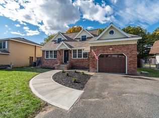 1026 Saint Lucille Dr, Schenectady, NY 12306