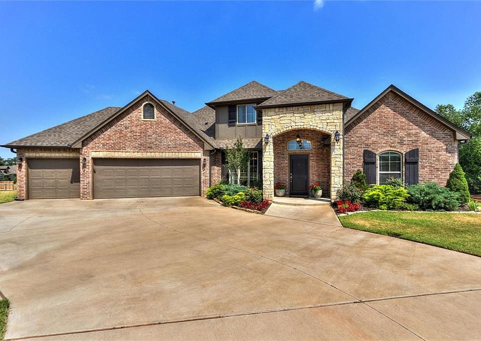 1st image of 10625 Pinewood Forest Cir