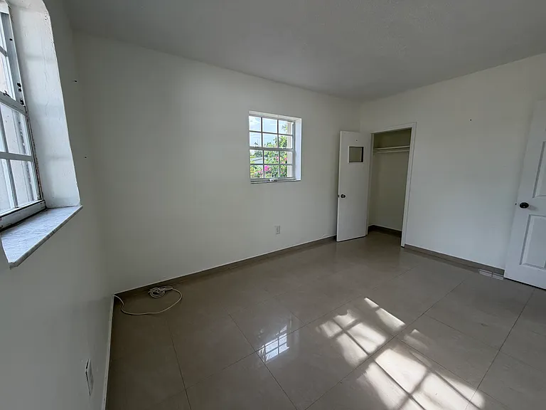 21011 NE 13th Pl — Photo 10