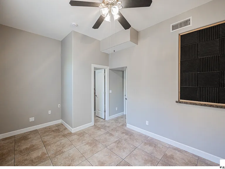 563 W 6th St — Photo 19