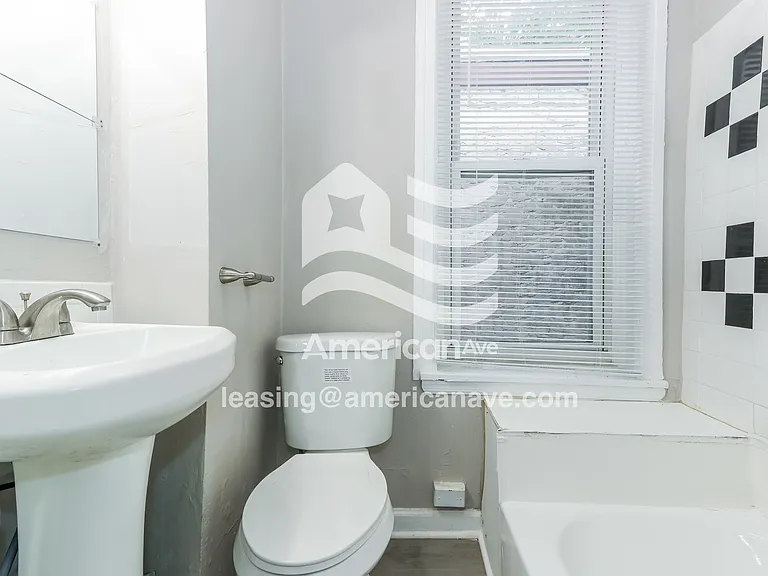 1005124_008_main_bathroom_9.jpg