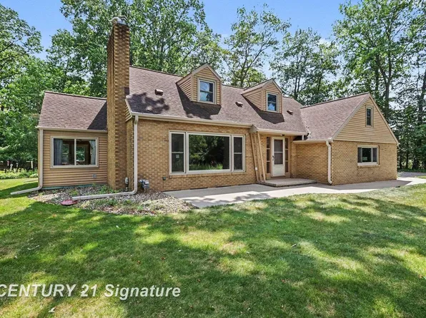 3572 Meadowood Ct, Bay City, MI 48706