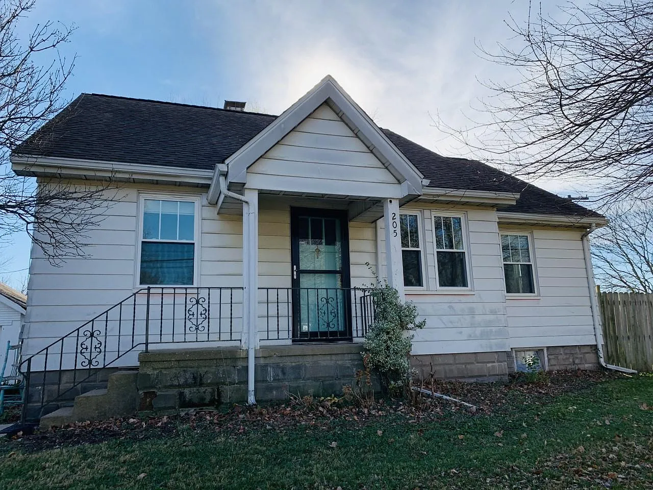205 Pine St photo 1