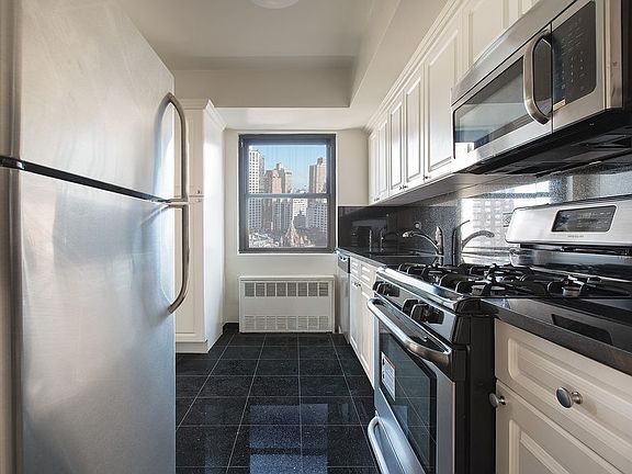 4th image of 305 E 86th St APT 19SW