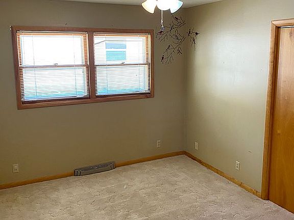 5th image of 811 S 1st St