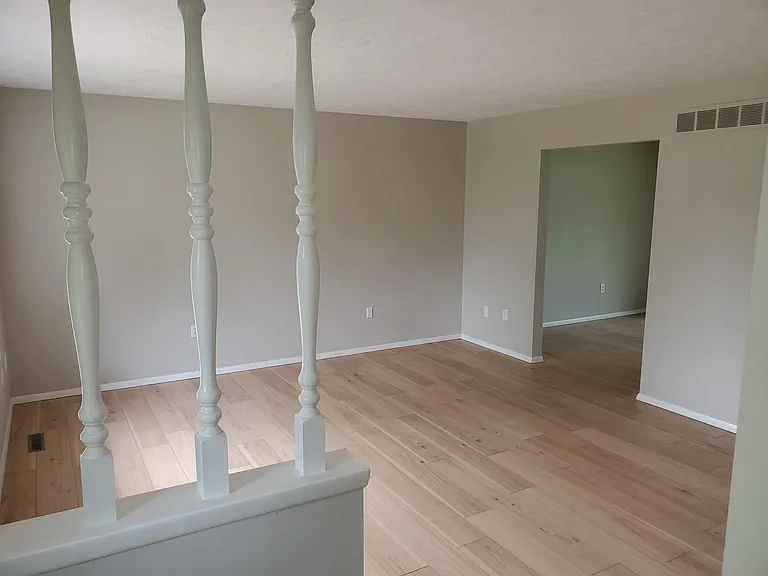 115 Camelot Dr — Photo 3