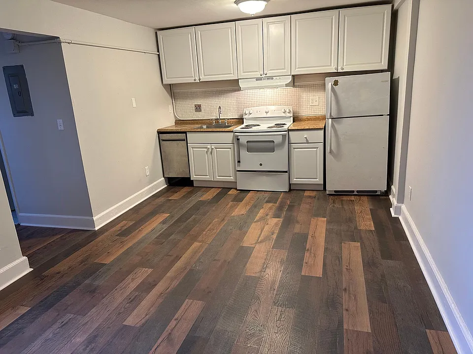 22 Glenbrook Rd #214