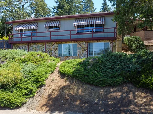 330 SE Terrace Dr, Roseburg, OR 97470
