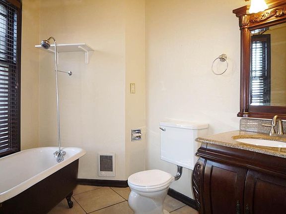 4th image of 202 N Tacoma Ave APT B