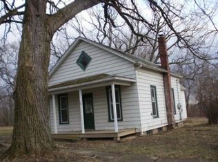 19 Stokes St, Valparaiso, IN 46385