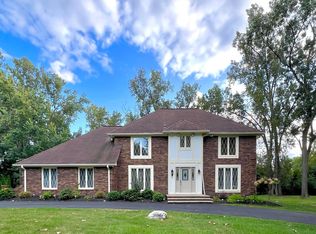 38627 Southfarm Ln, Northville, MI 48167