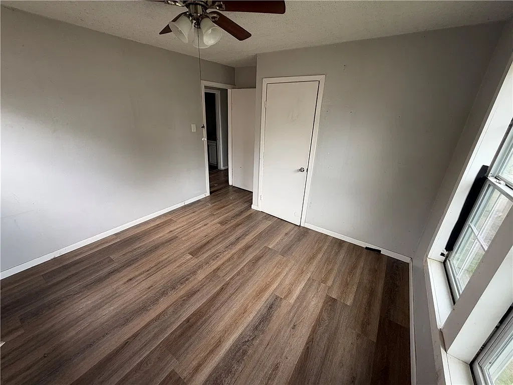 3 bed, 1.0 bath, 1001 sqft, $1,195 — Photo 4