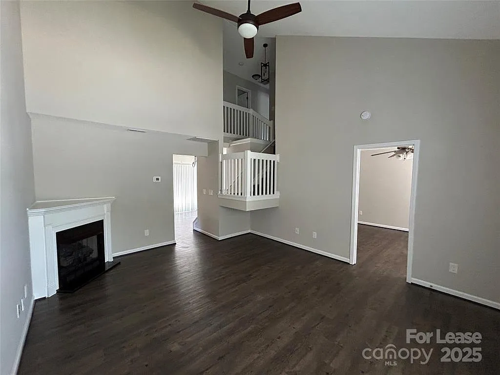 3 bed, 2.5 bath, 1386 sqft, $2,000 — Photo 3