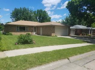 3469 Crestwood Dr, Dubuque, IA 52002