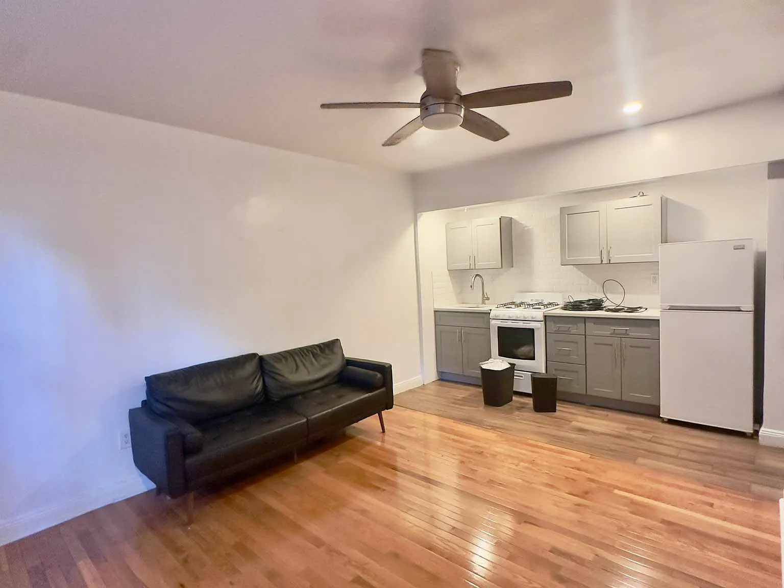 274 Gates Avenue — Photo 2
