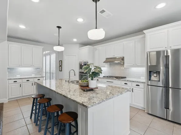 801 Patio St, Aubrey, TX 76227