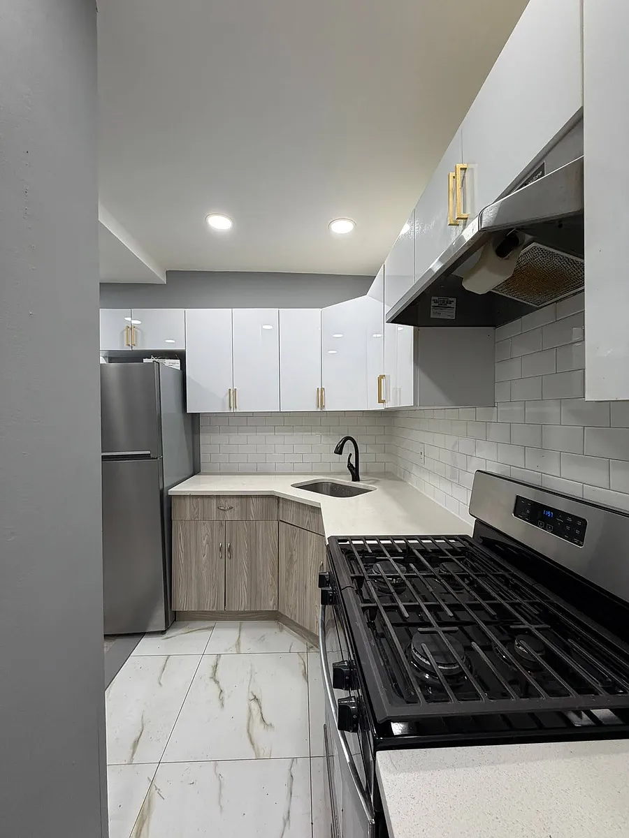 Building Photo - 67 9th Ave #2