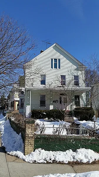 3 bed, 1100 sqft, $2,100 — Photo 1