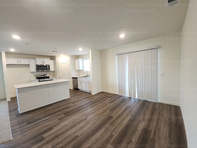 8921 Kemi St — Photo 32