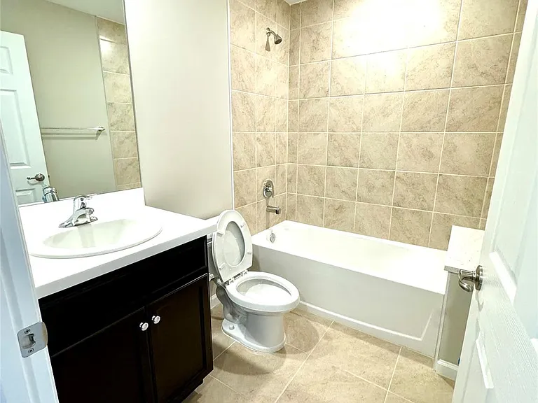 1086 SW Eureka Ave — Photo 13
